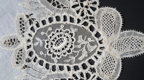 Hand-made bobbin lace c. late 1800s early 1900s